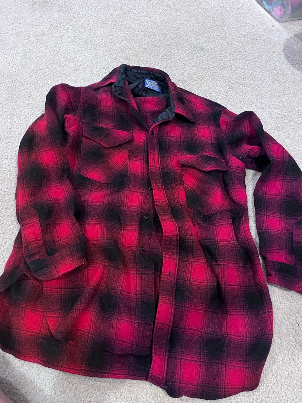 Men’s large 100% pure virgin wool vintage Pendleton Red and Black Plaid flannel